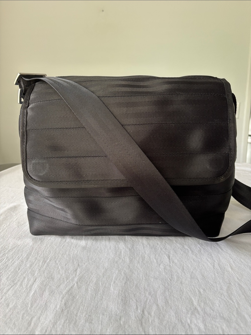Harveys Black Women's Travel Messenger Bag Flap Over Pockets